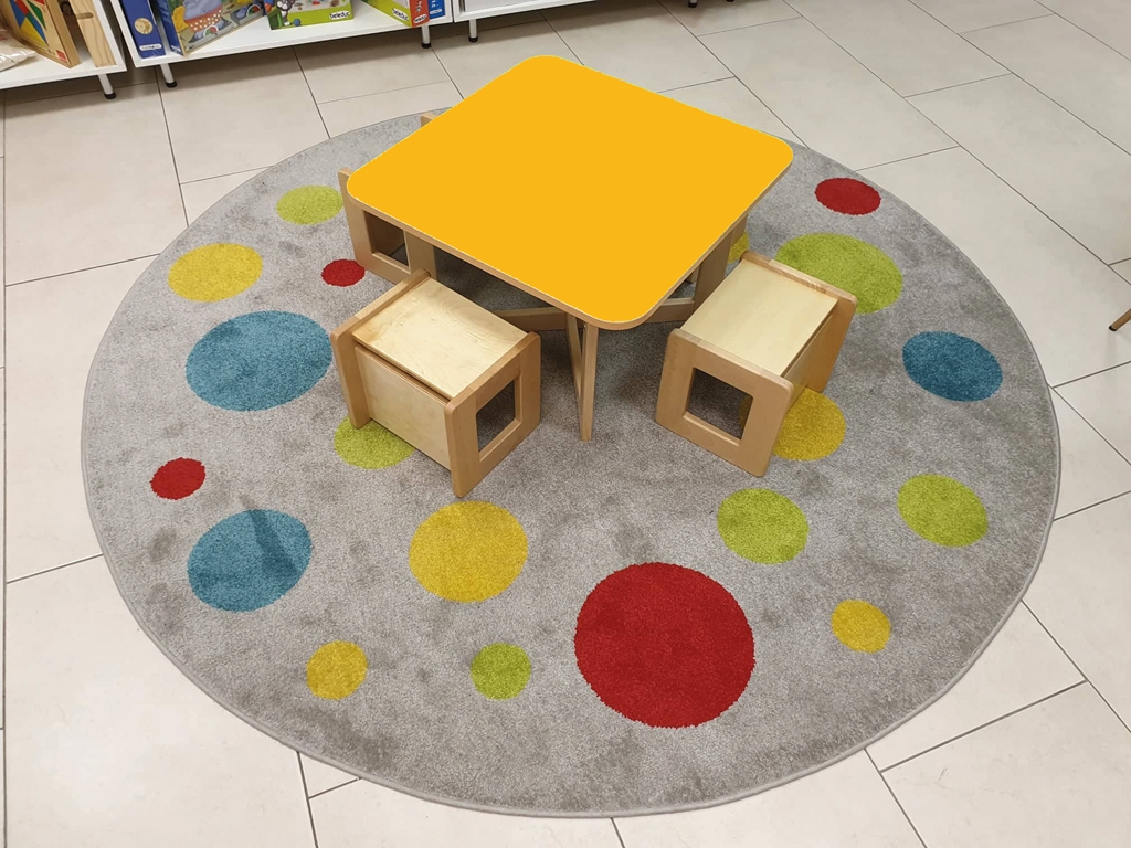 Gyermekasztal állítható lábbal, lekerekített élzárással 65x65 cm, narancs